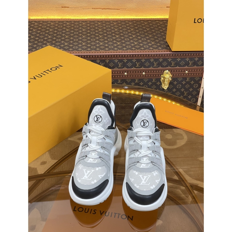 l**is V*t*n sneakers